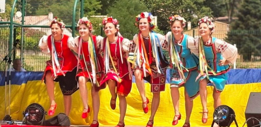 Svitanok danse Hopak